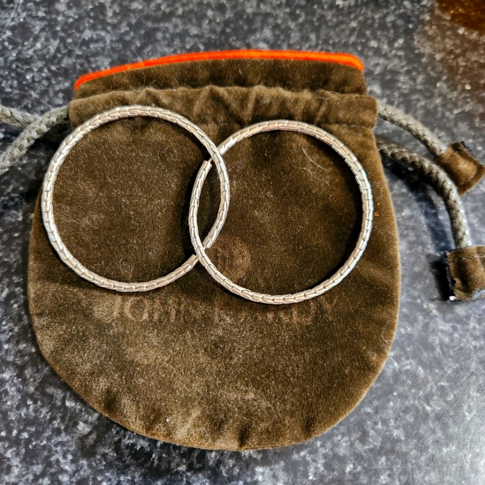 John Hardy 2" diameter Sterling Silver "carved chain" continuous hoops.